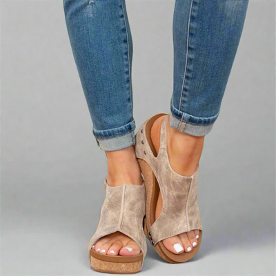 Damskie sandały na koturnie – elegancja i wygoda w jednym