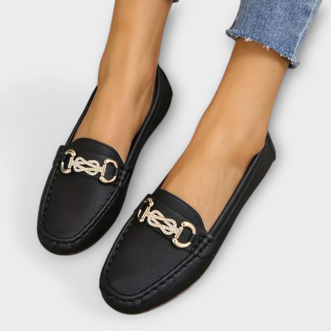 Beżowe damskie loafers z ozdobnym detalem – elegancja i komfort na co dzień