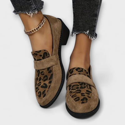 Damskie loafersy – stylowa panterka i codzienny komfort